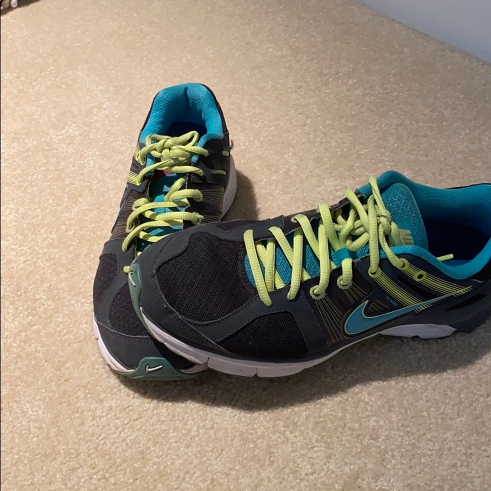 Nike Tennis Shoes.